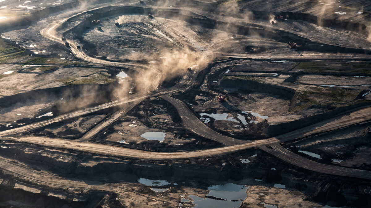 Oil sands lobby strip mines website after Canada cracks down on greenwash